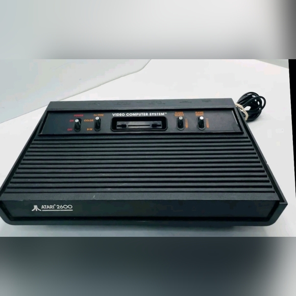 VINTAGE Atari 2600 Wood Grain 4 Switch Console, Cables & Pwr Cord Clean & Tested - Picture 6 of 6